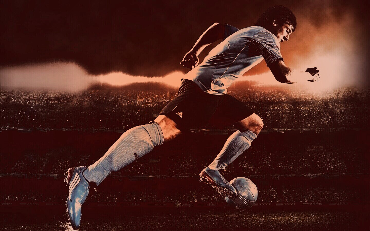 Футболист с мячом обои