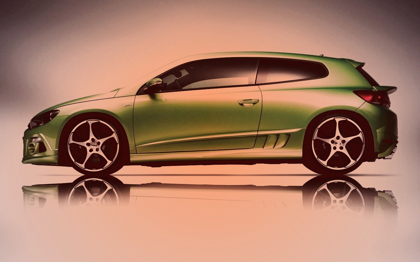 Зелёный трёхдверный хэтчбек обои