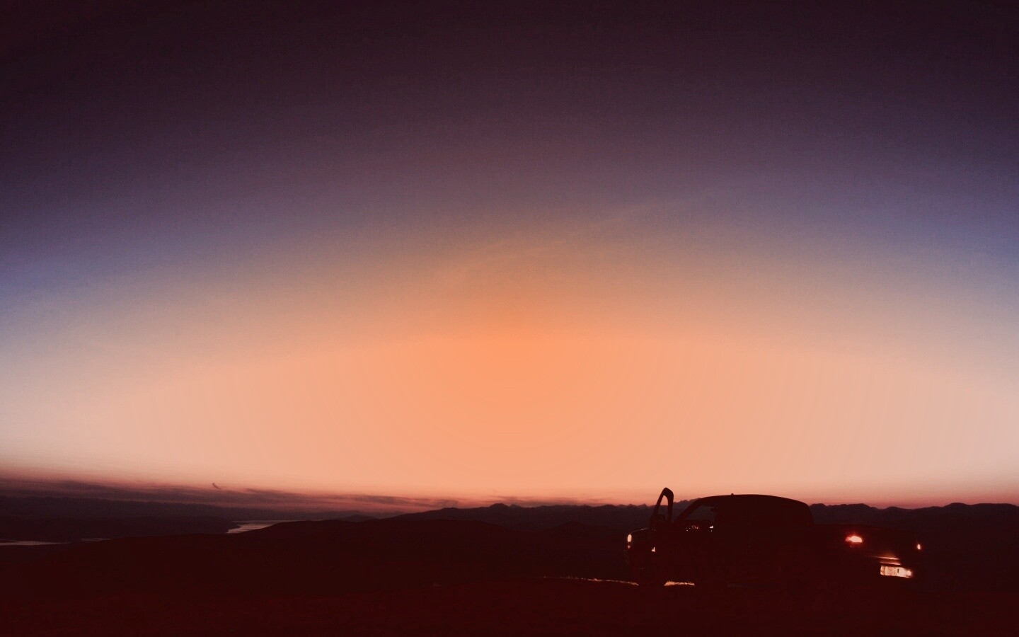 Авто на фоне заката обои