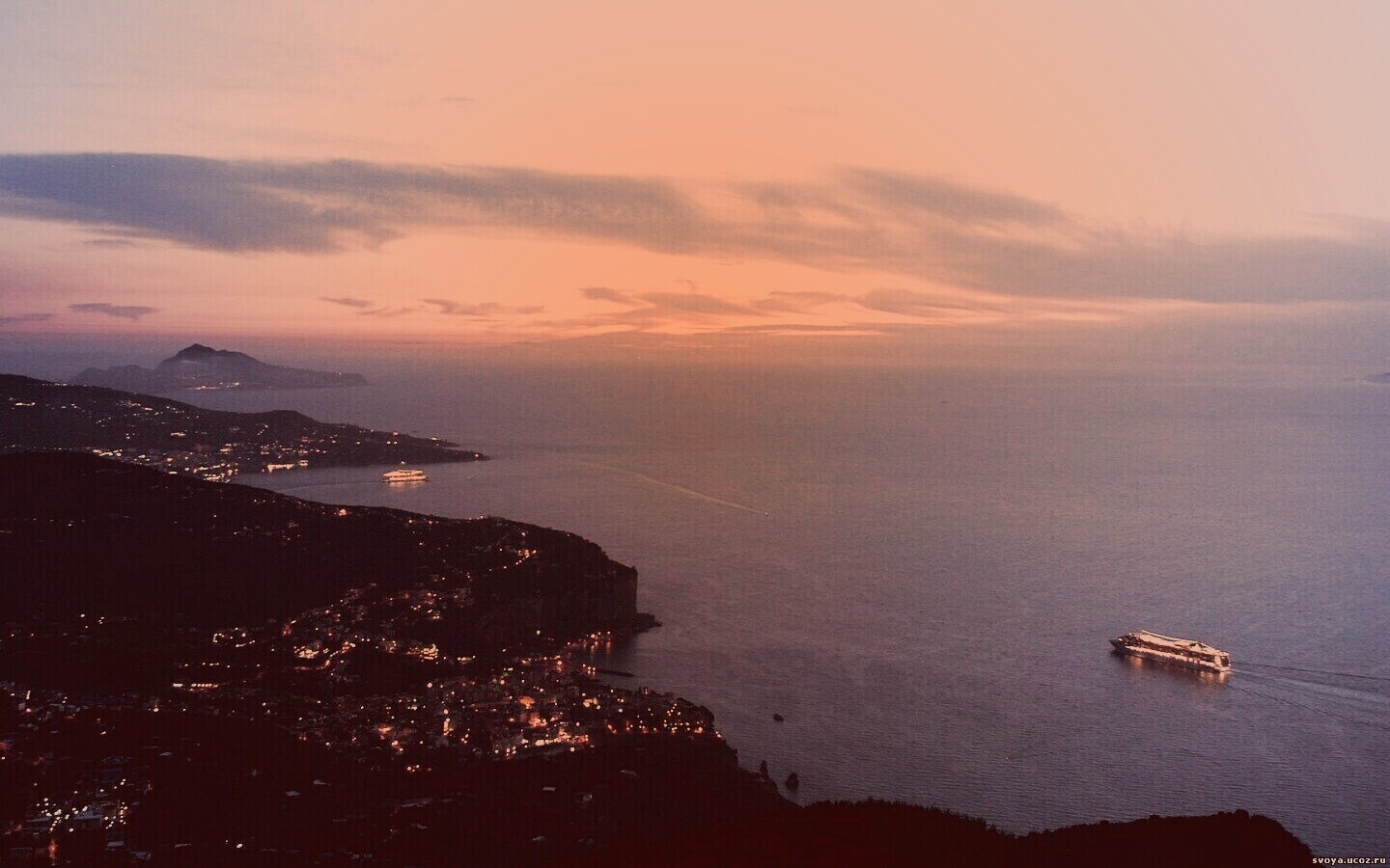 Городок у моря обои