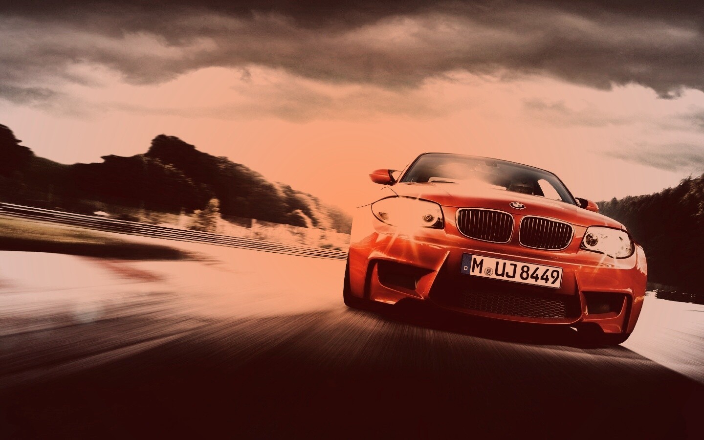 Оранжевый BMW M1 Coupe на треке обои