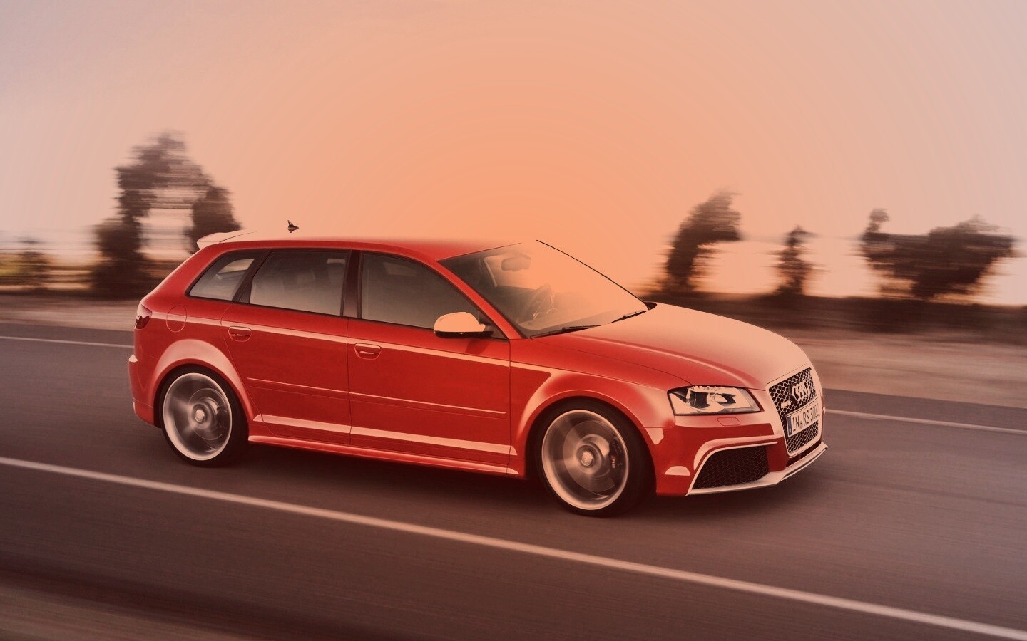 Красная Audi модели RS3 на дороге обои