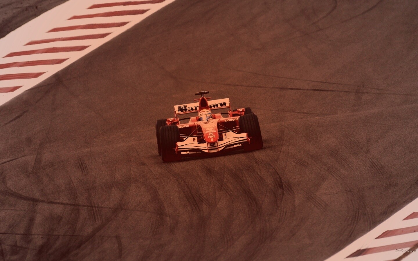 Болид на тарссе обои