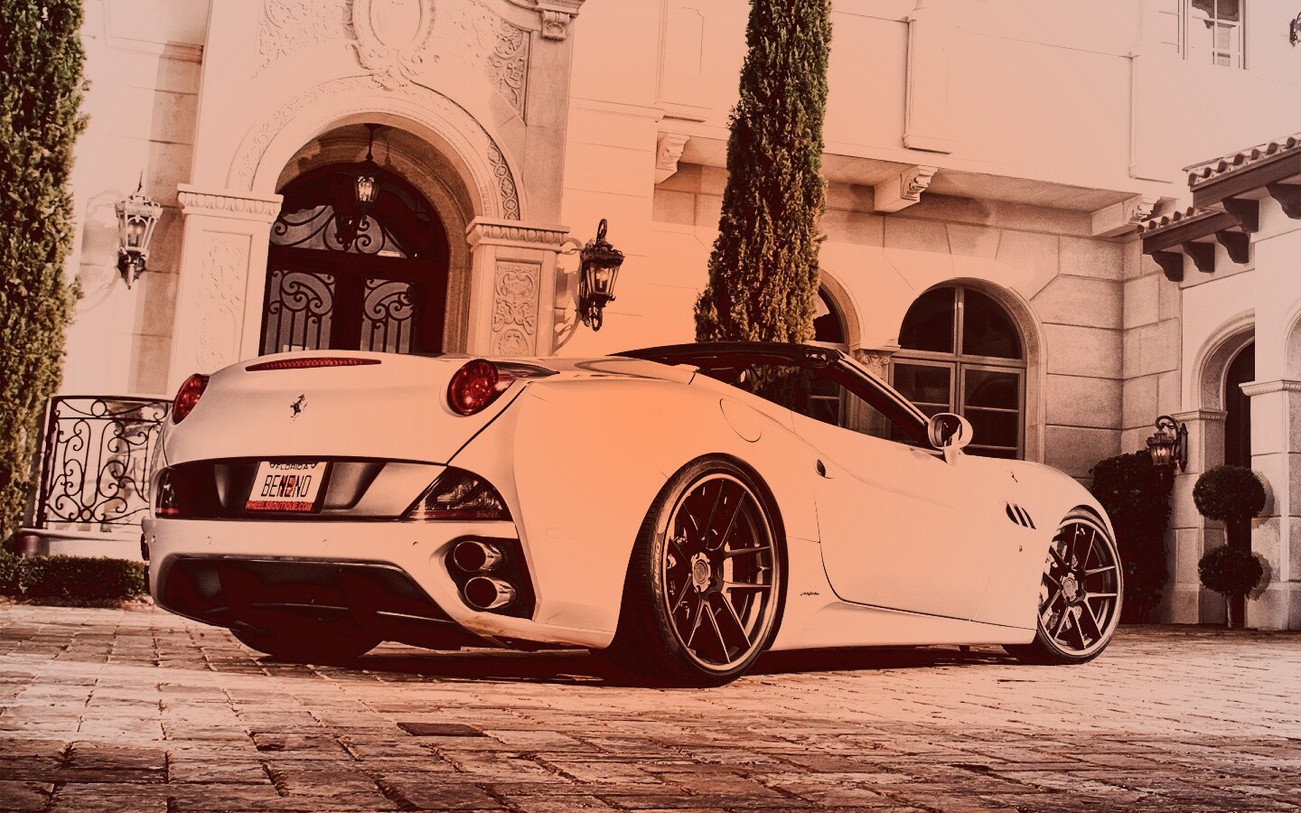 Ferarri у особняка обои