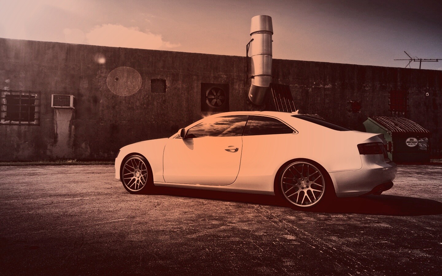 Белый автомобиль обои