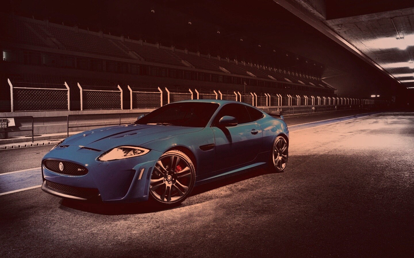 Синий спорткар на гоночном треке обои