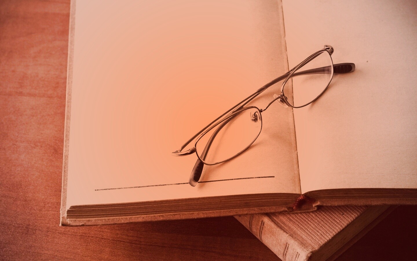 Очки и блокнот обои