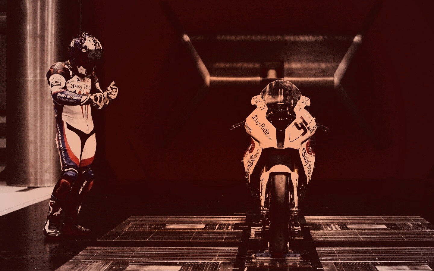 Мотоцикл на тестовом стенде обои