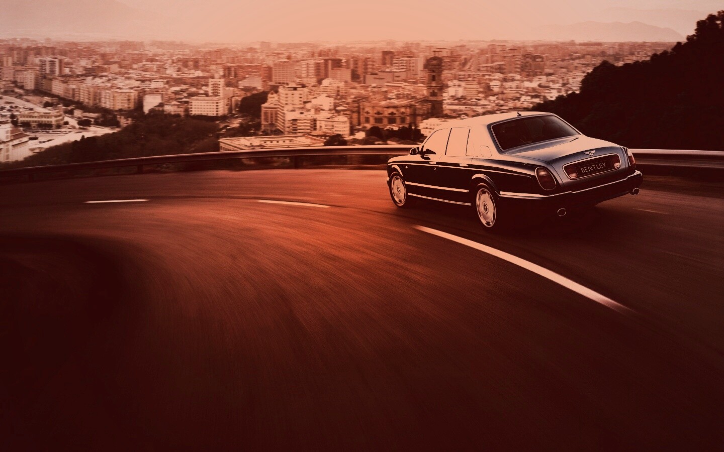 Черный Бентли на повороте обои