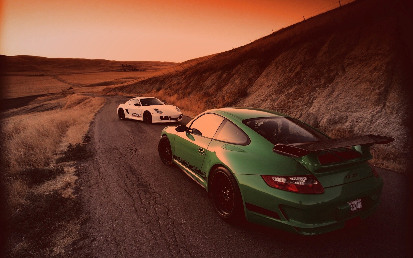 Два порша на горной дороге обои