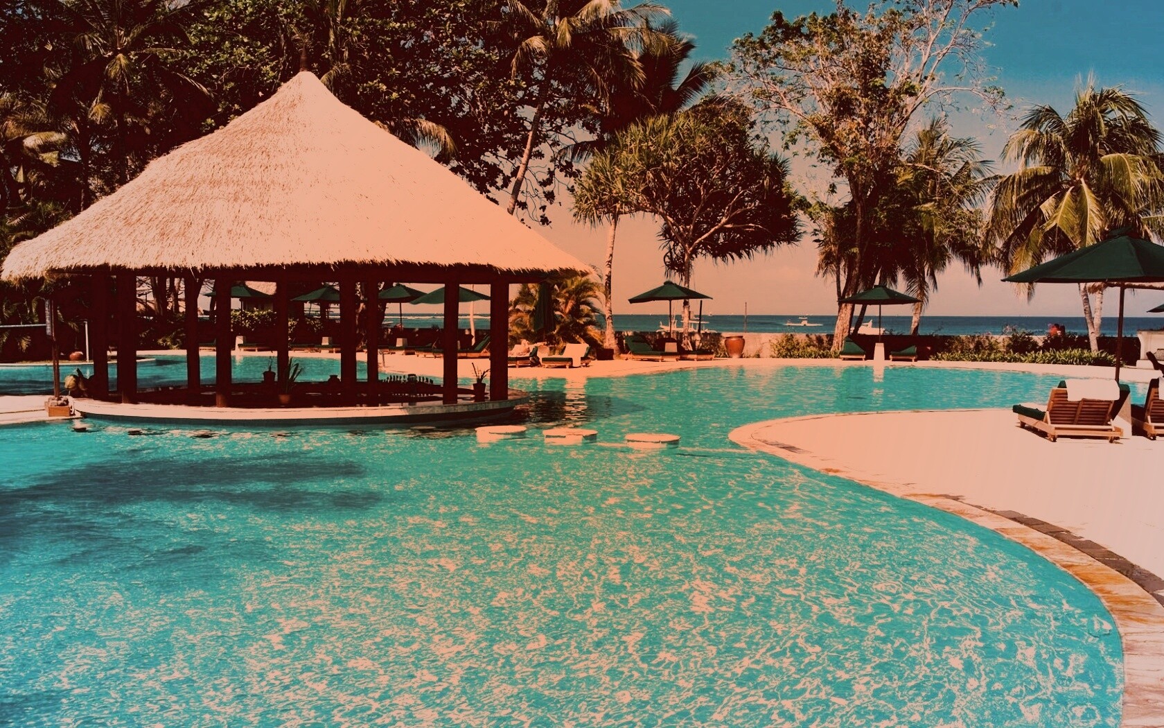 Бассейн отеля обои