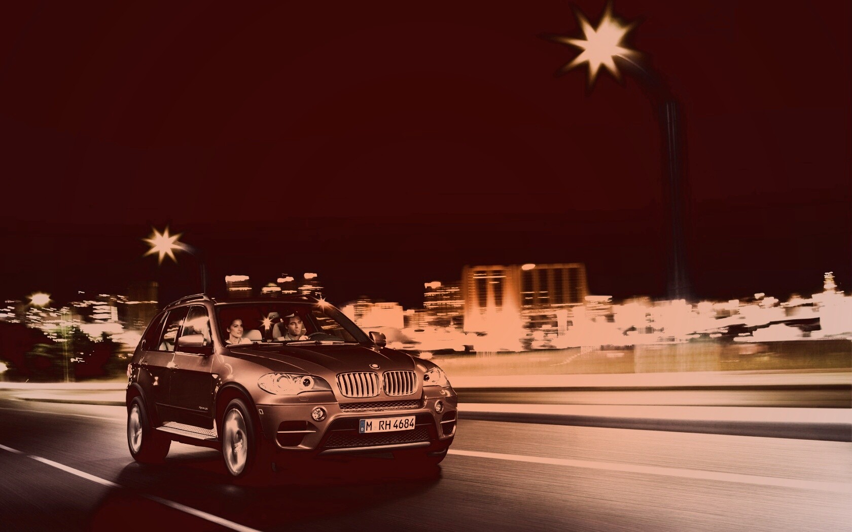 Пара в BMW X5 обои