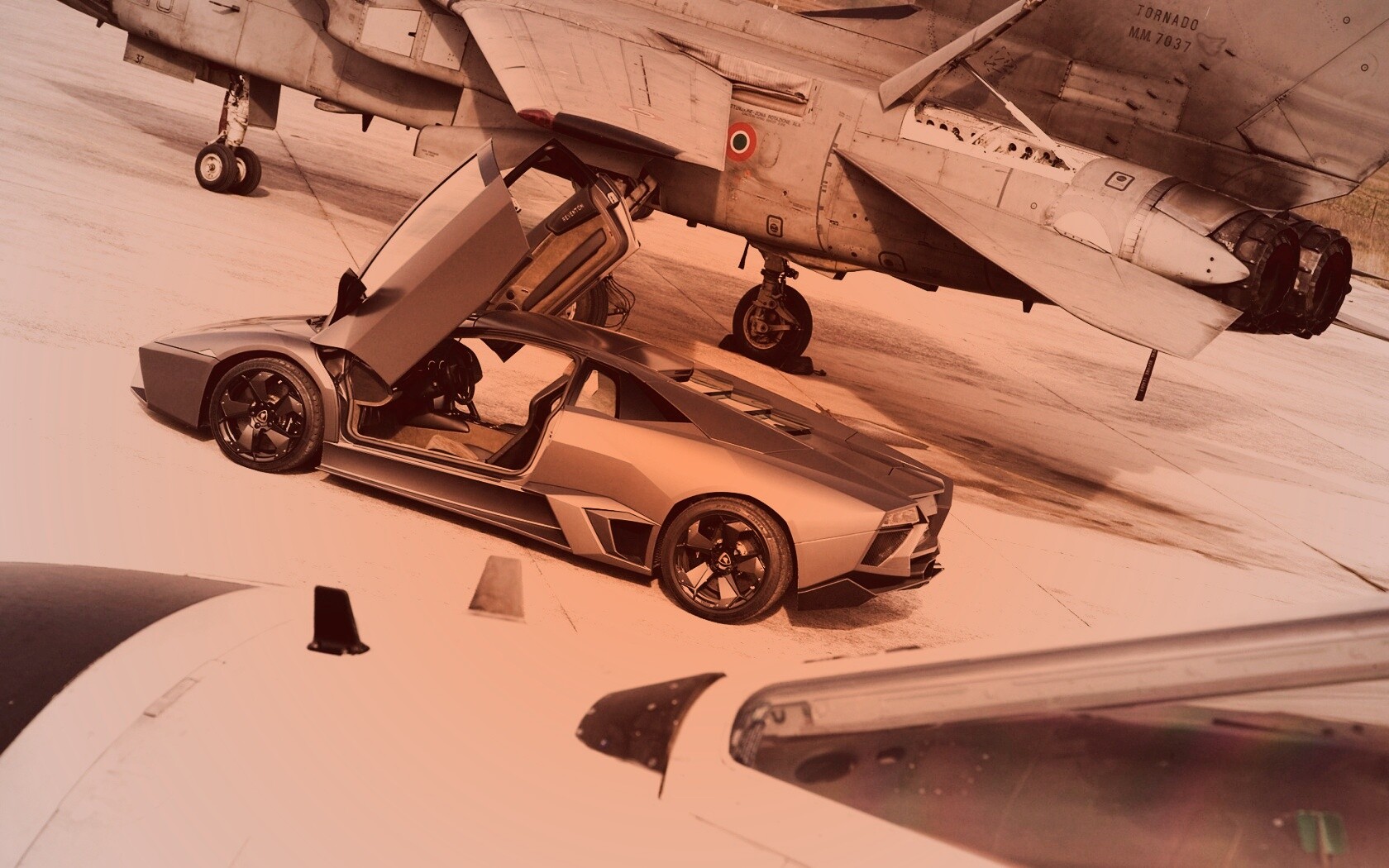 Ламборджини на военной базе обои