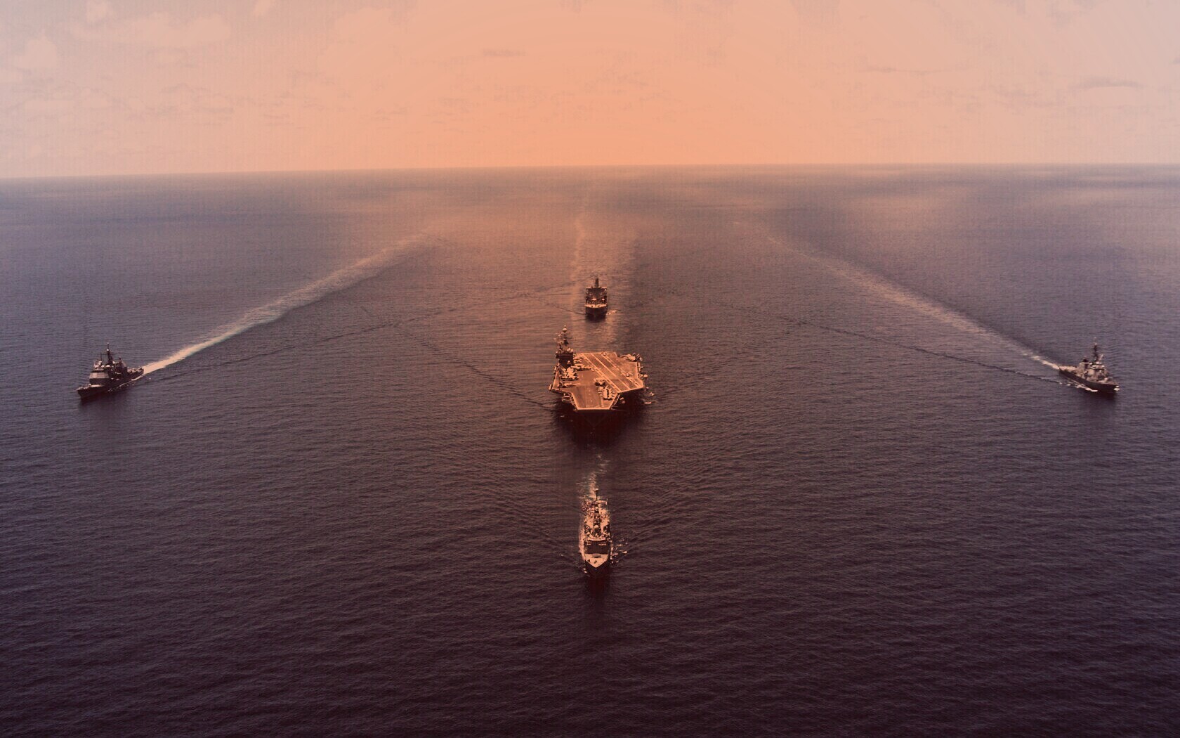 Авианосец с эскортом обои