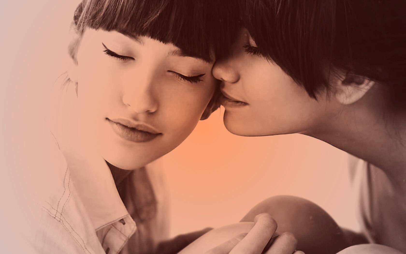 Две очень красивые девушки обои