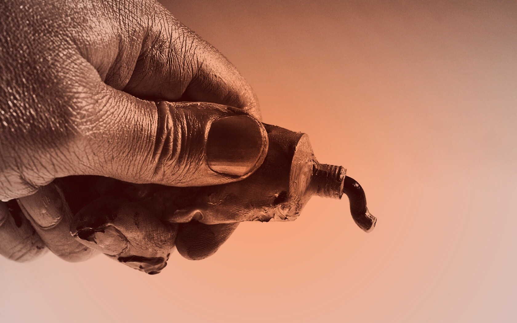 Чёрная краска обои