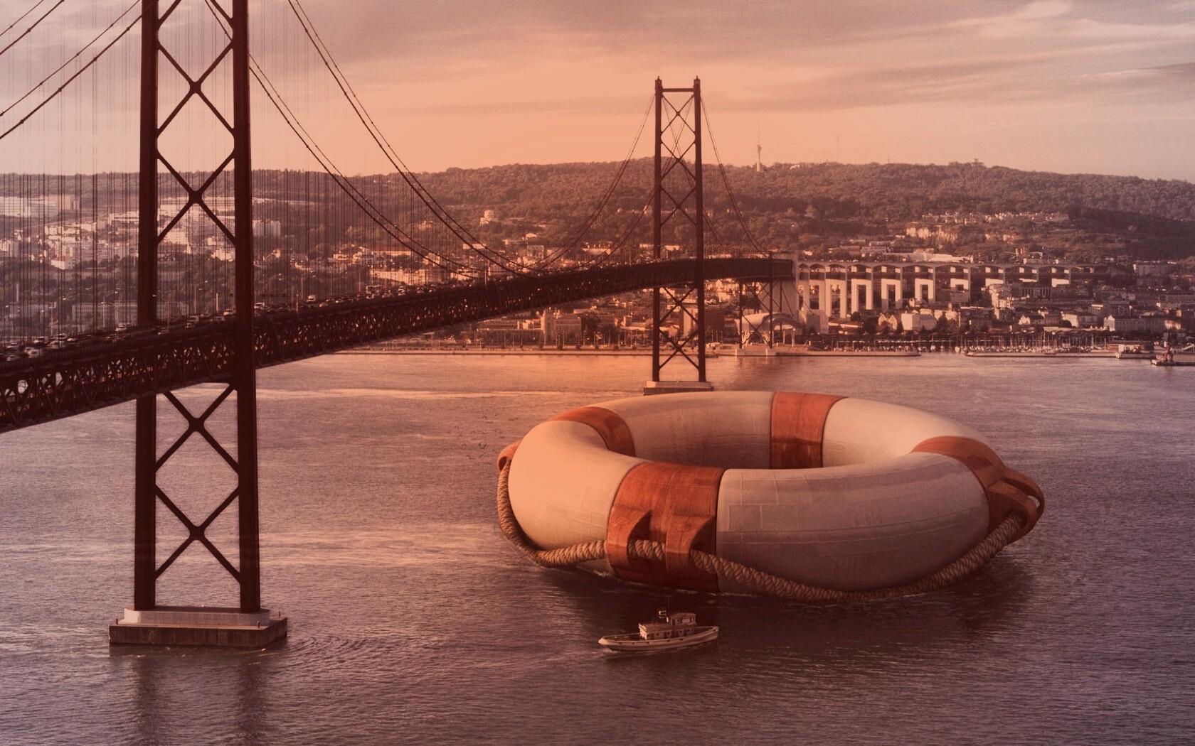 Огромный спасательный круг обои