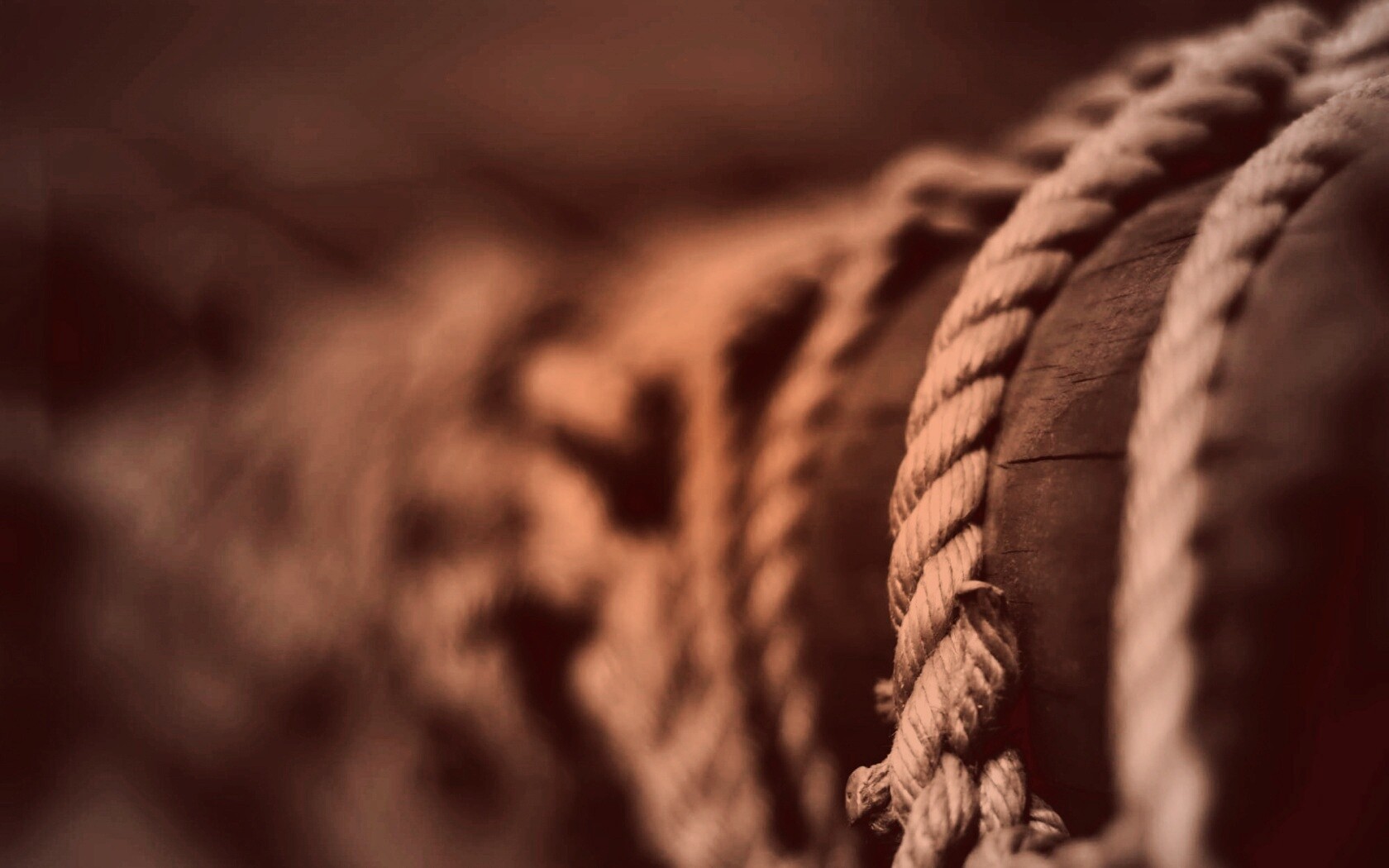 Веревка намотана на мачту обои