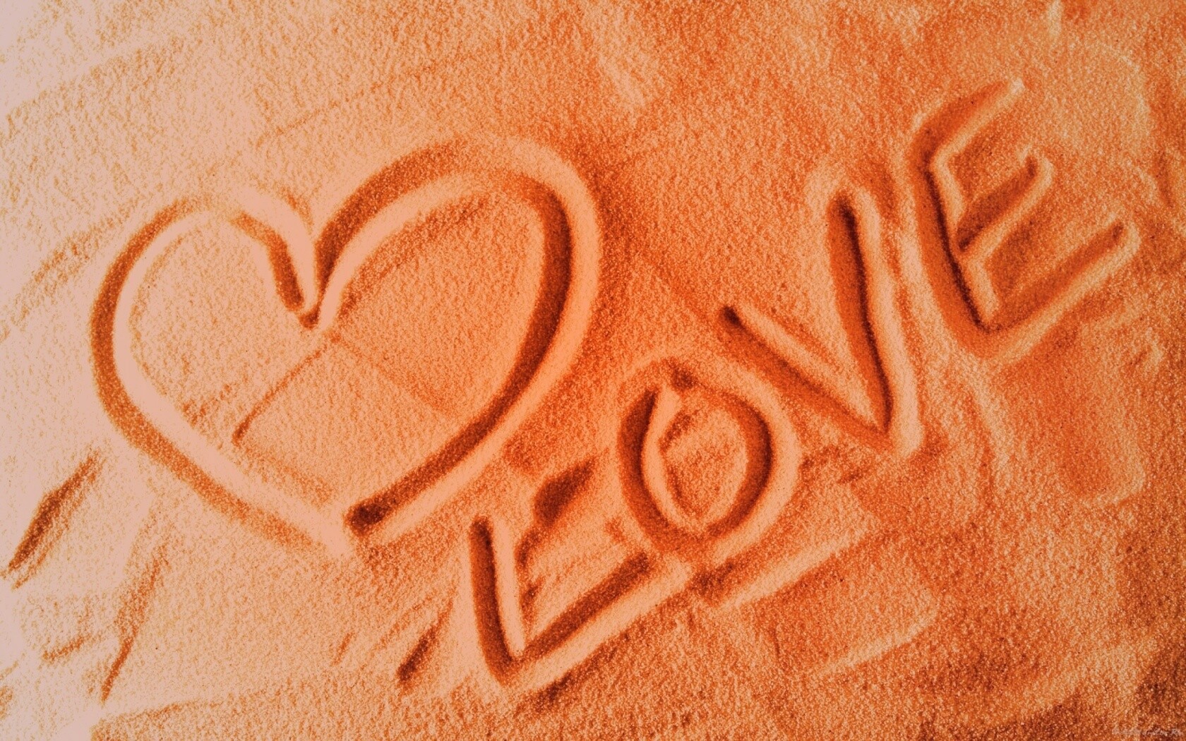 Любовь на песке обои
