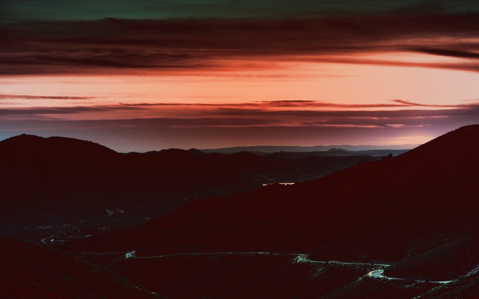 Закат на склонах гор обои