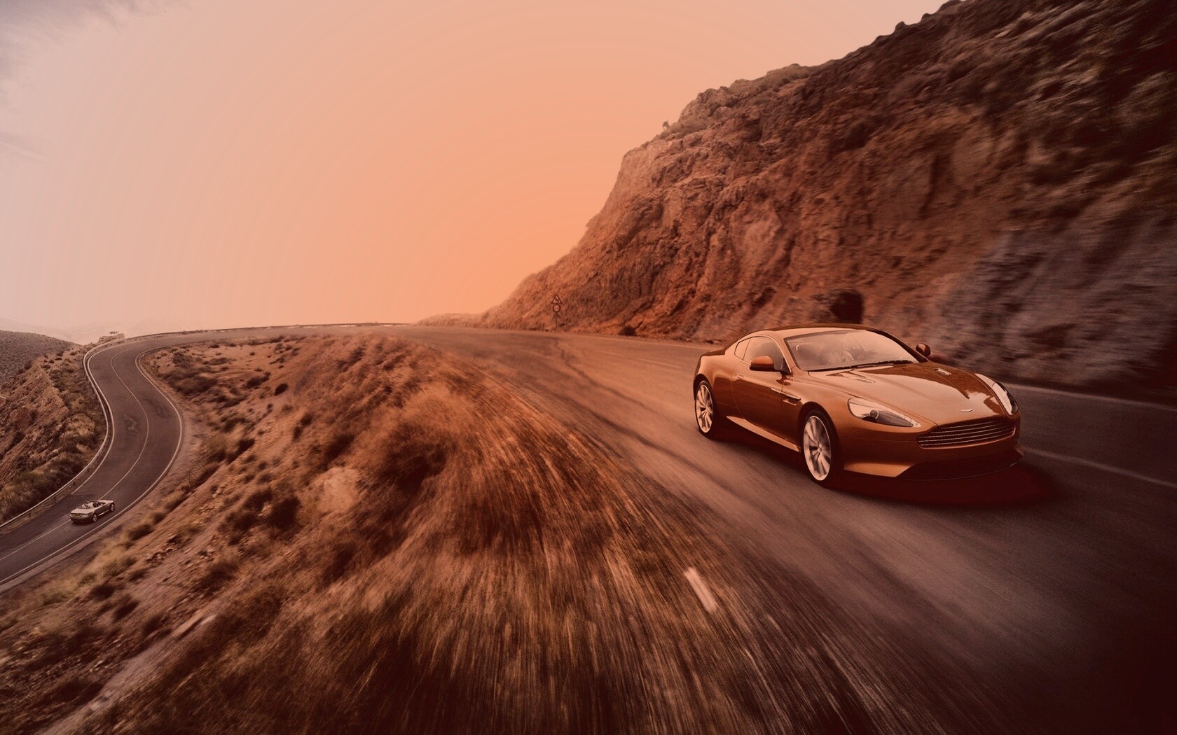 Aston Martin в горах обои