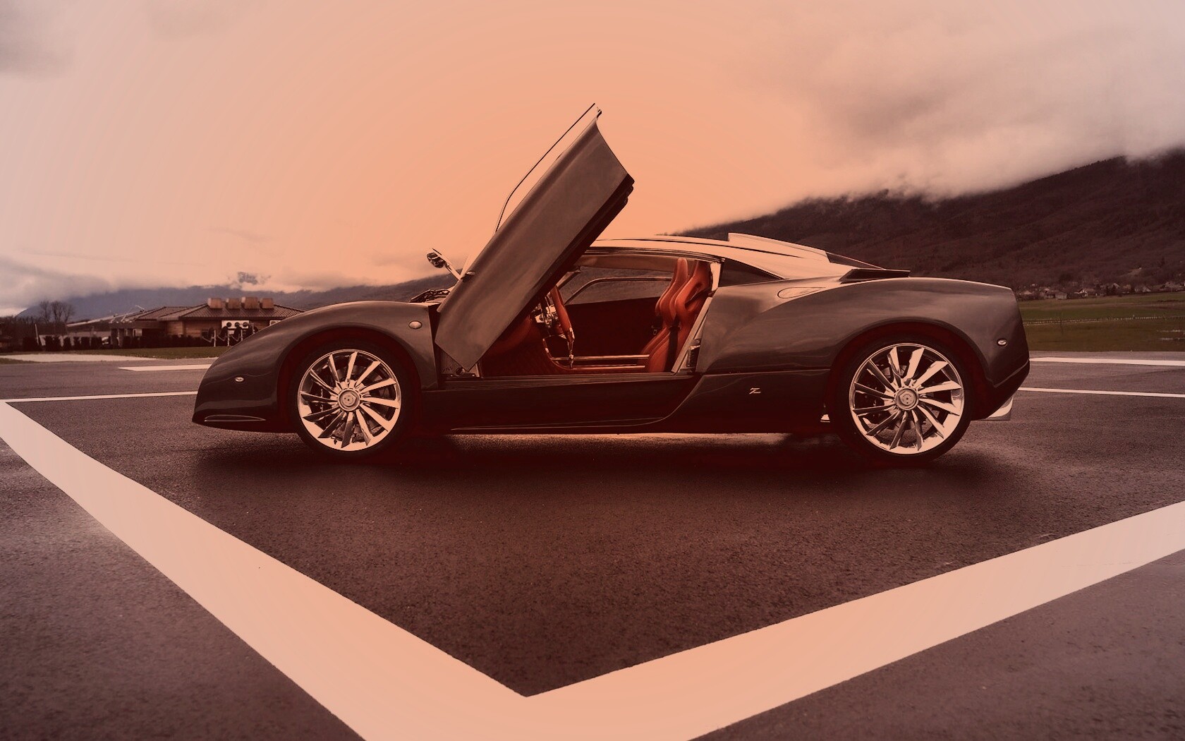 Spyker C12 на аэродроме обои