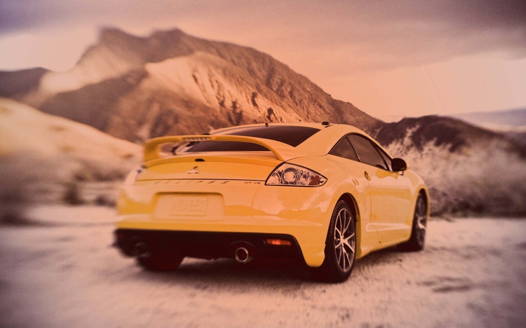 Mitsubishi в горах обои