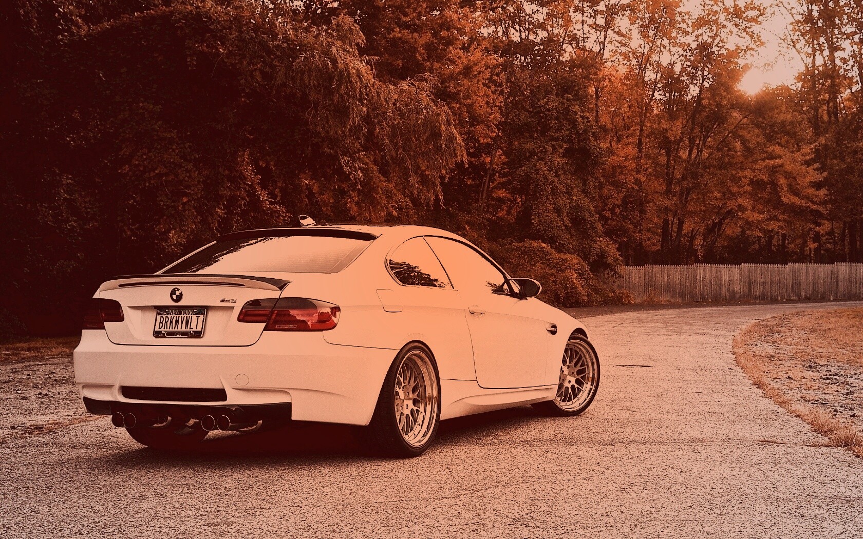 Белый BMW M3 обои