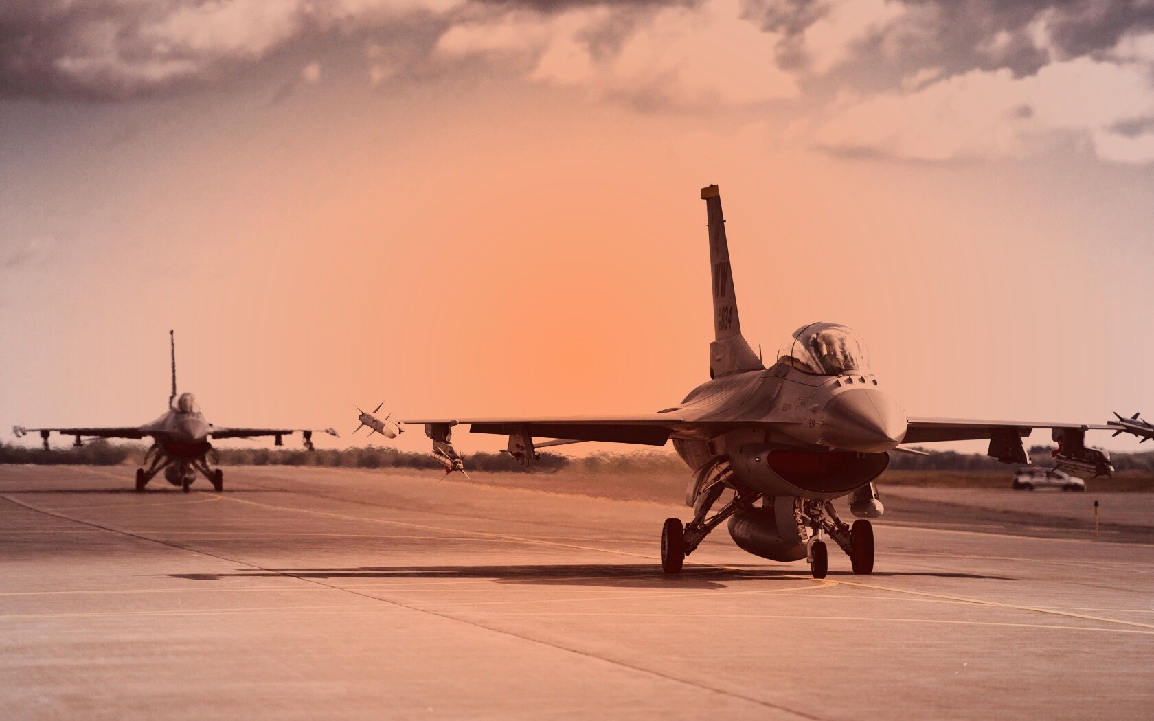 Истребители f16 Falcon на взлетной полосе обои