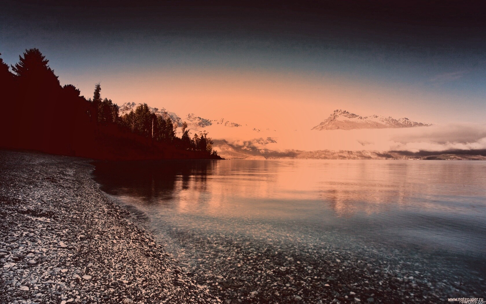 Озеро в предгорье обои