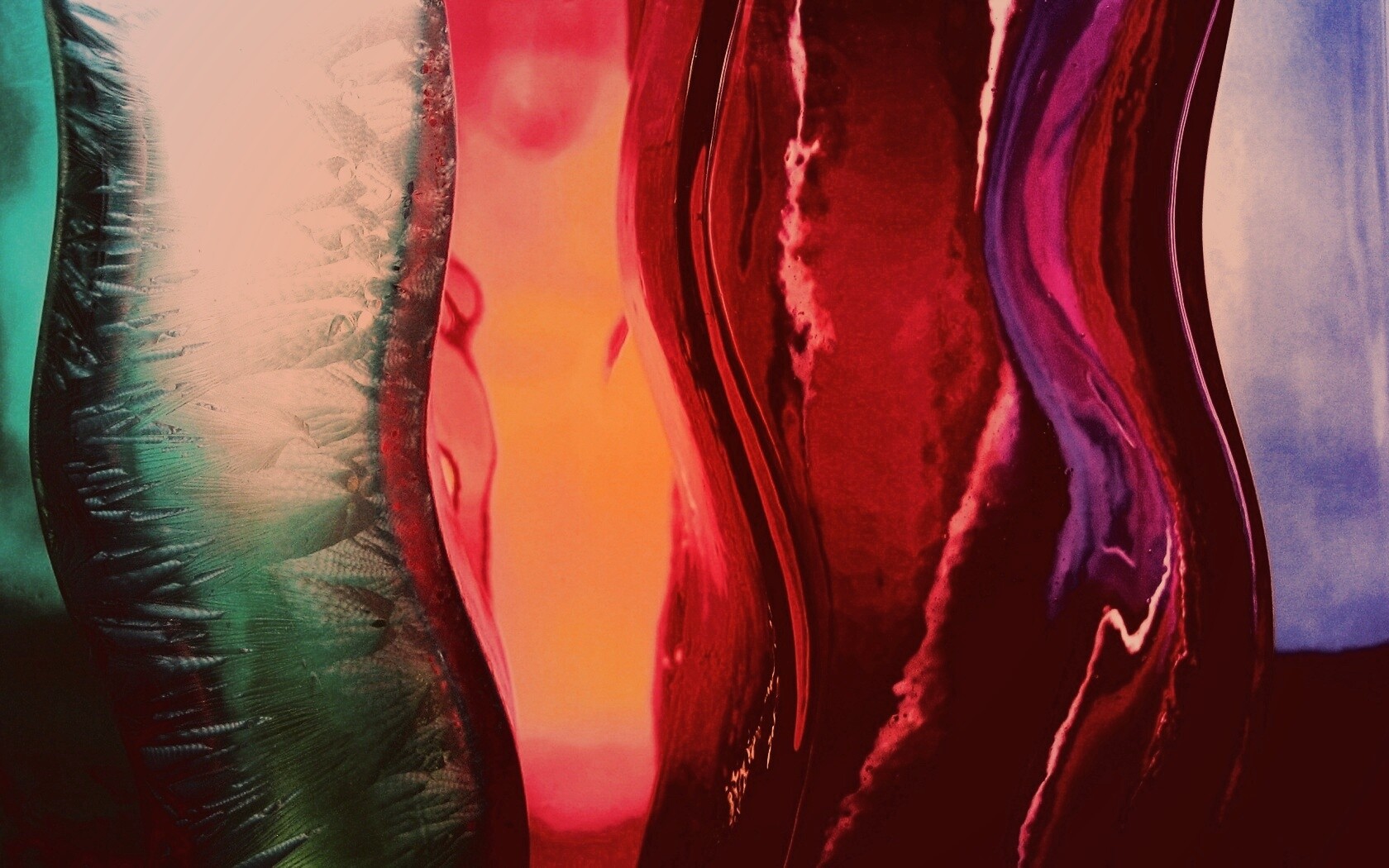 Цветные линии на стекле обои