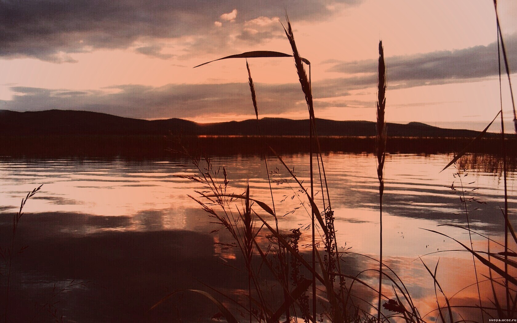 Закат на озере обои
