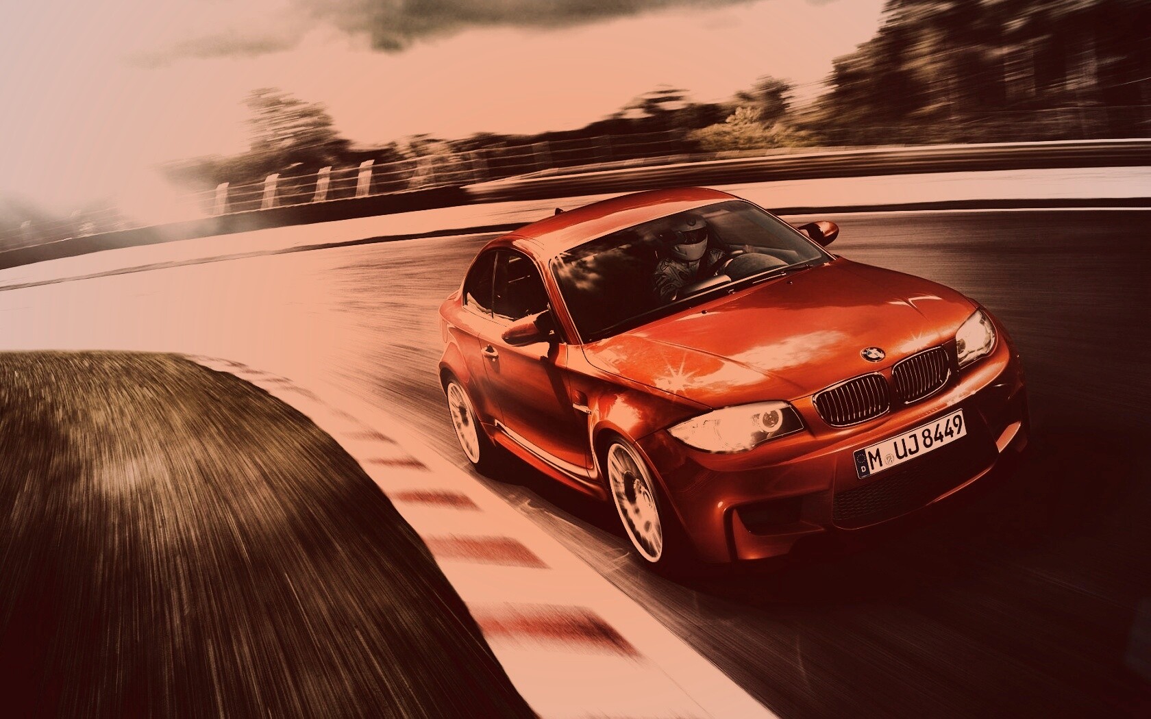 Гонщик за рулем BMW M1 обои