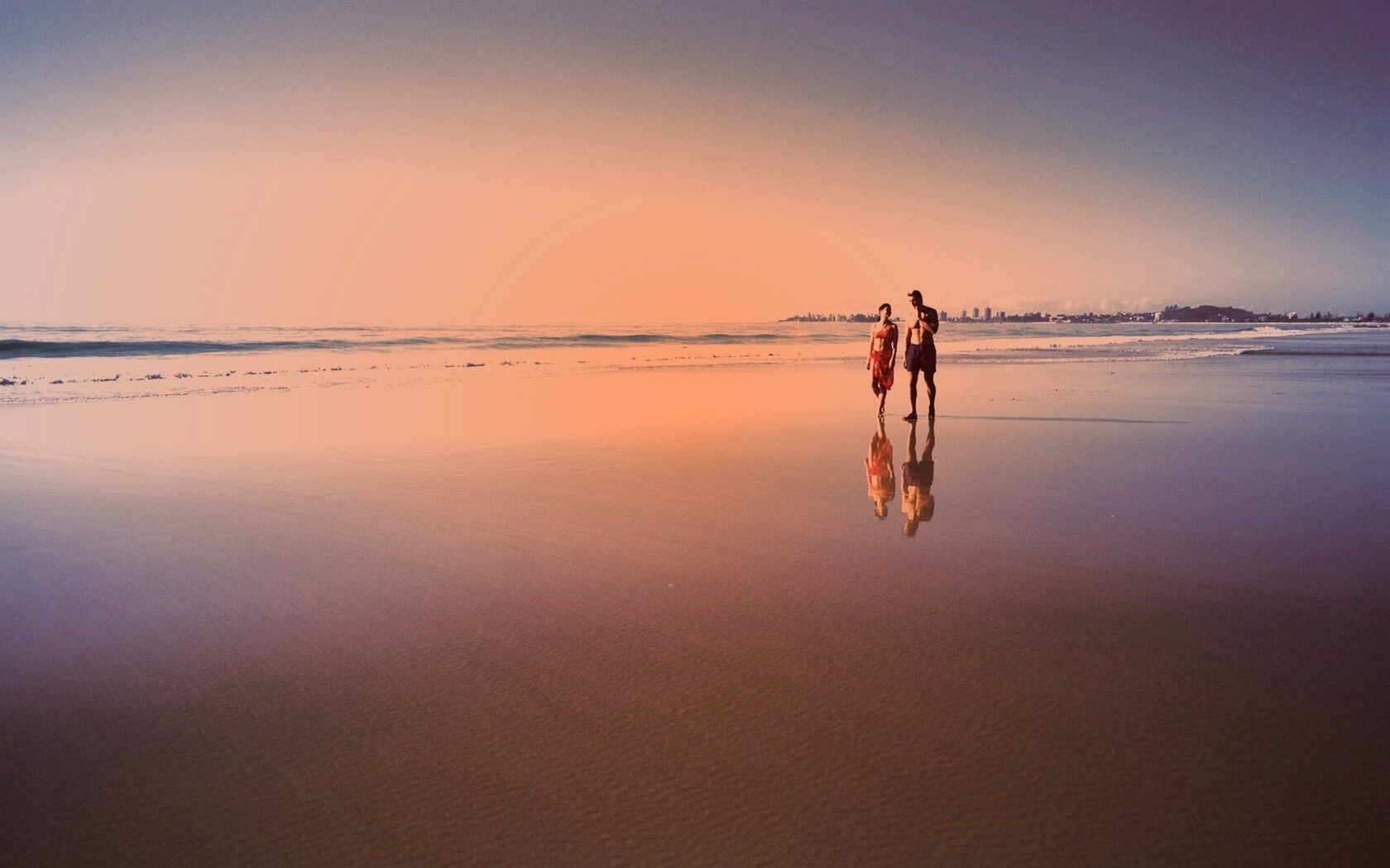 Прогулка у моря обои