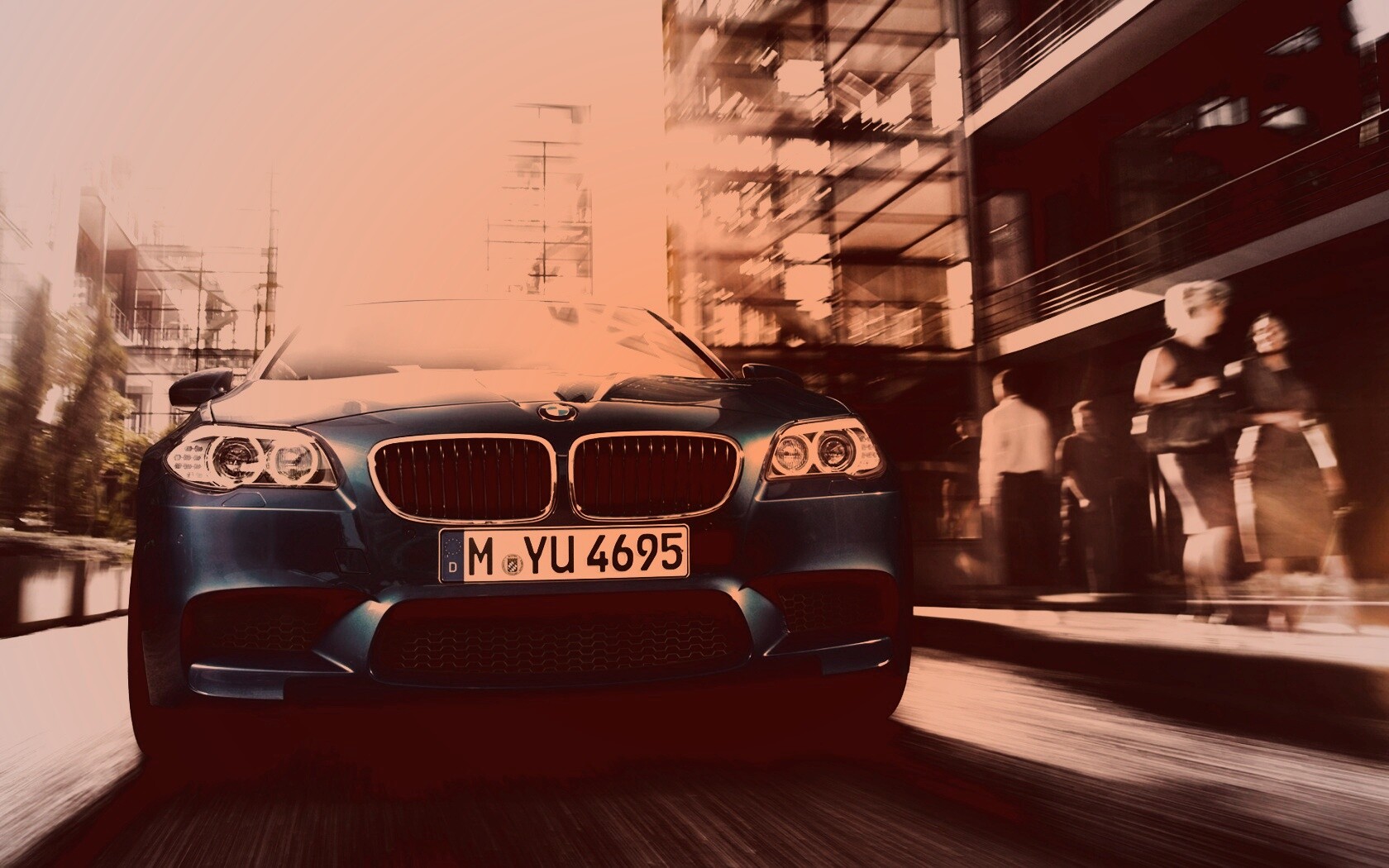 BMW покоряет городскую улицу обои