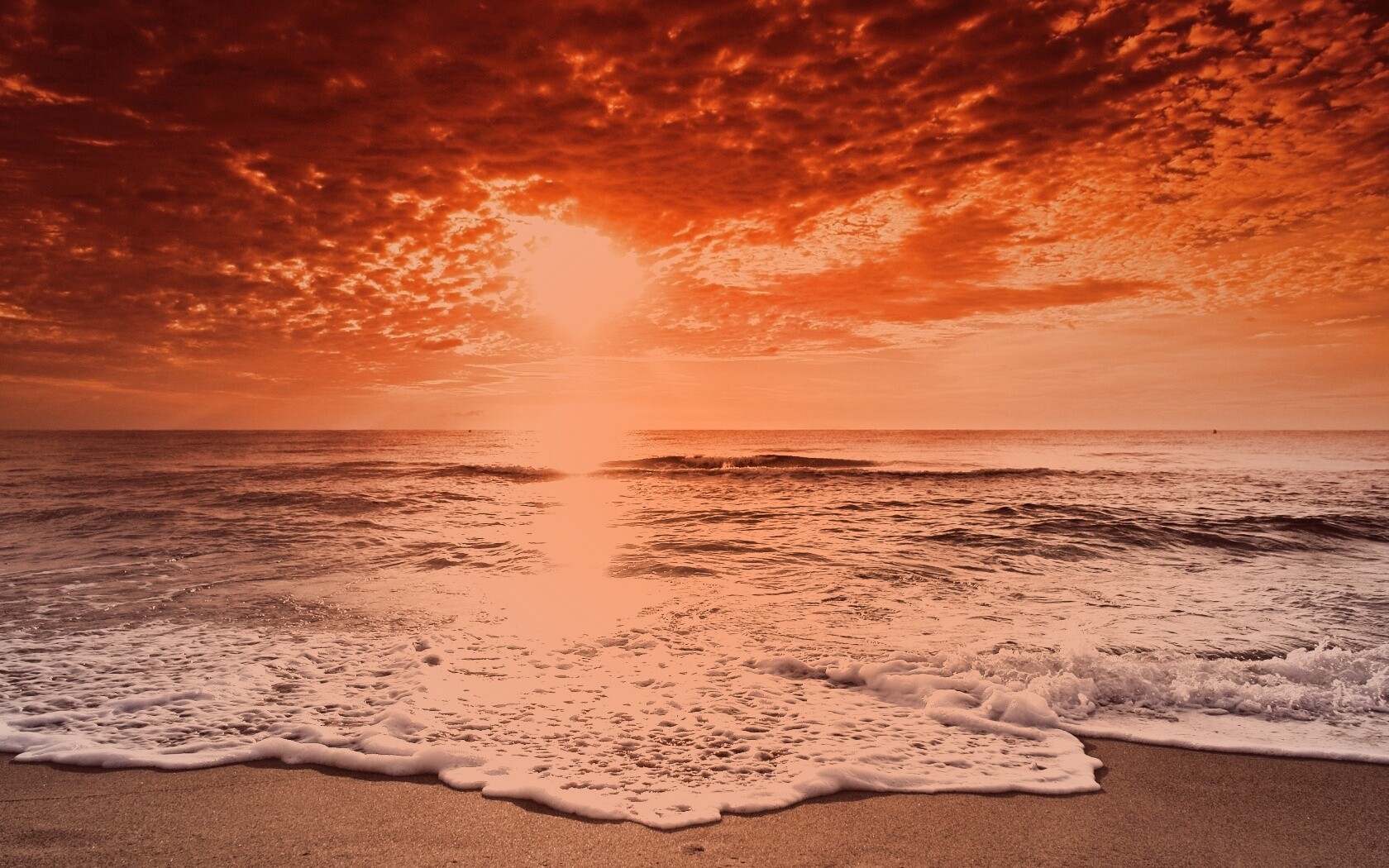 Берег моря в лучах заката обои