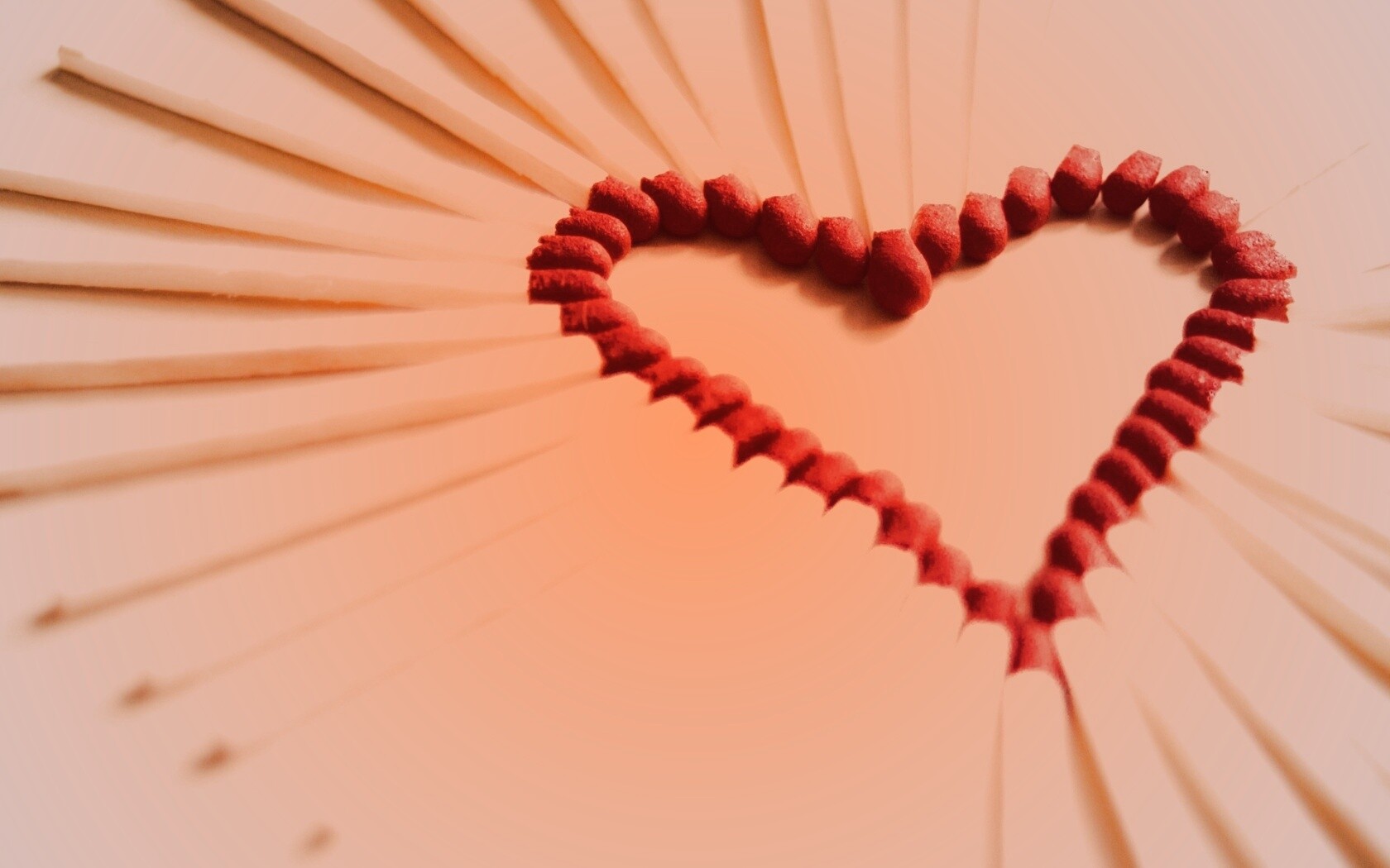 Сердечко из спичек обои