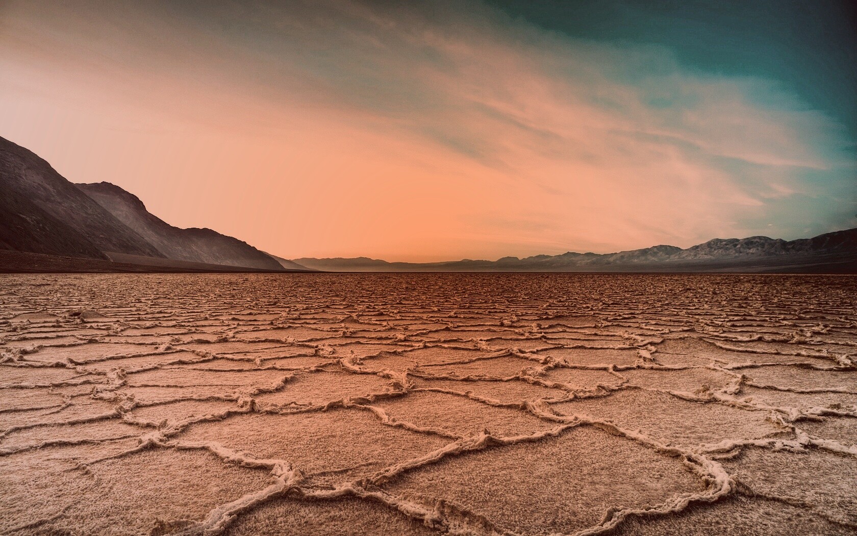 Высохшее пустынное озеро обои