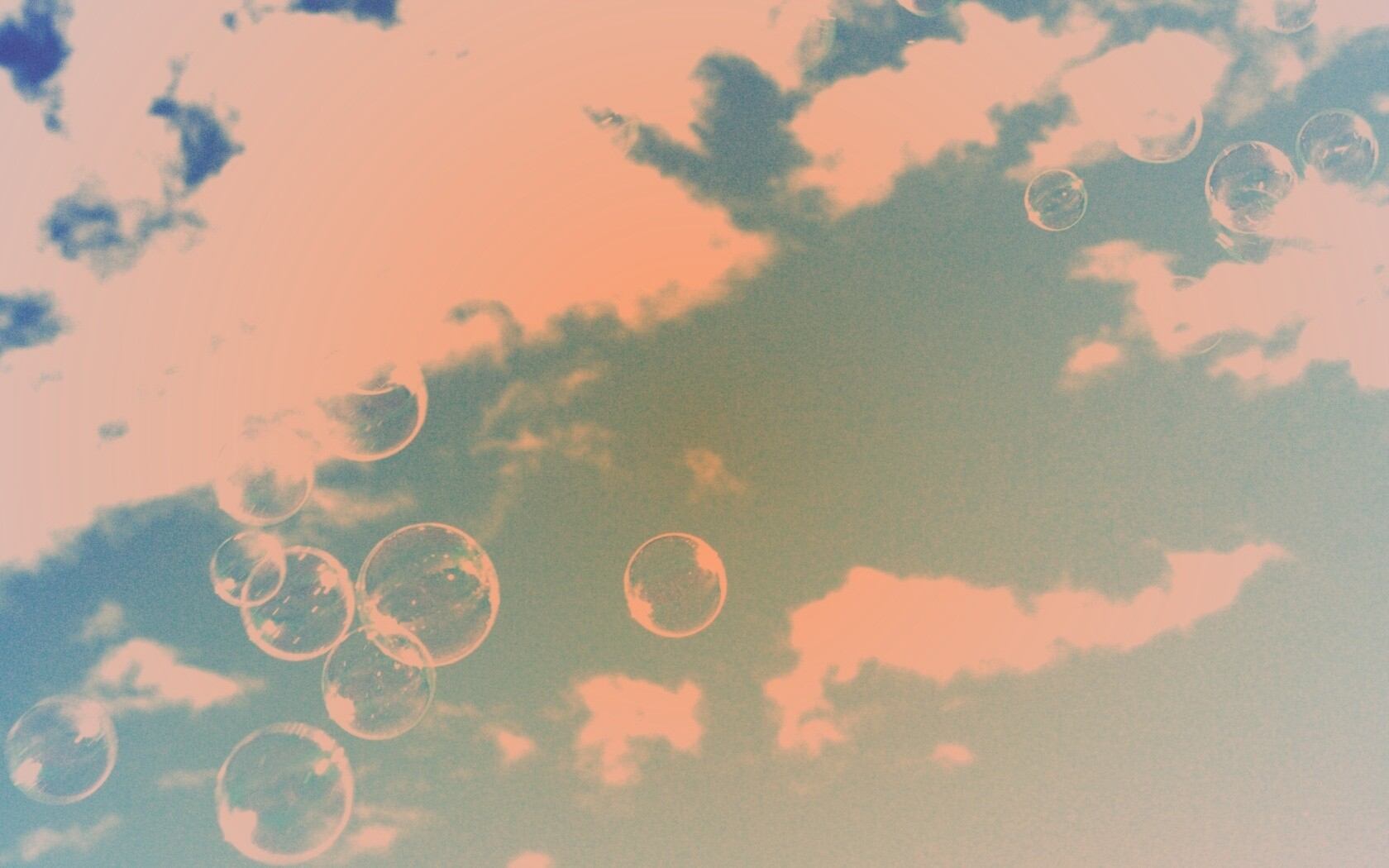 Мыльные пузыри в небе обои