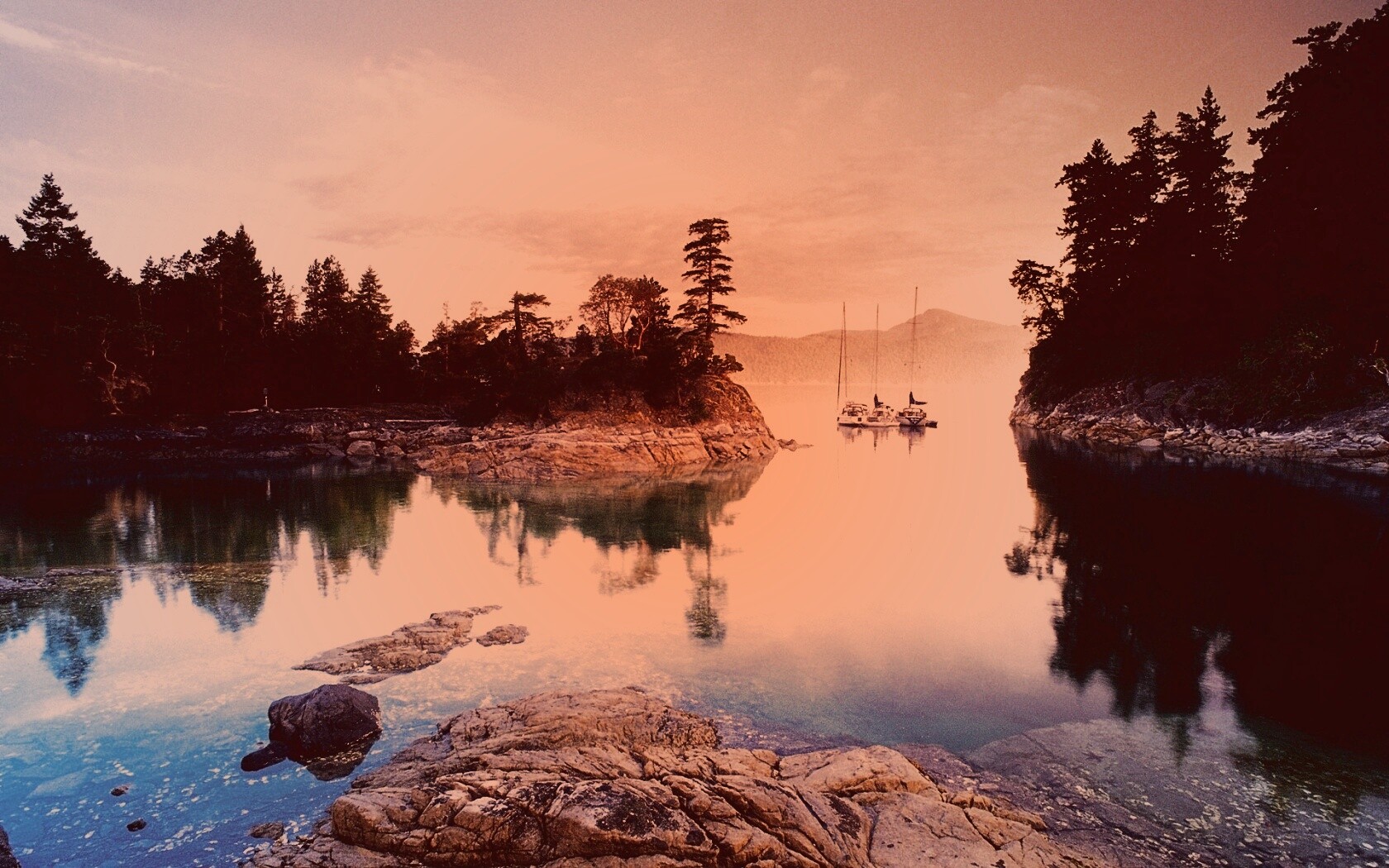 Яхты в заливе обои