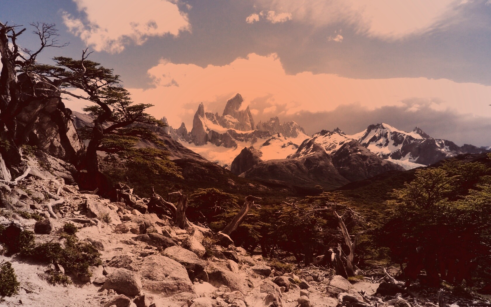 Далекие горные вершины обои