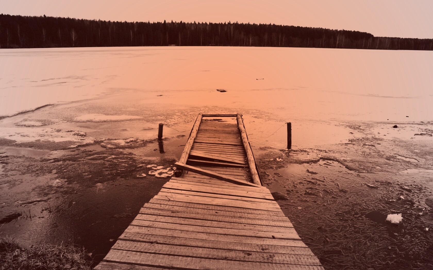 Пирс на замерзшем озере обои