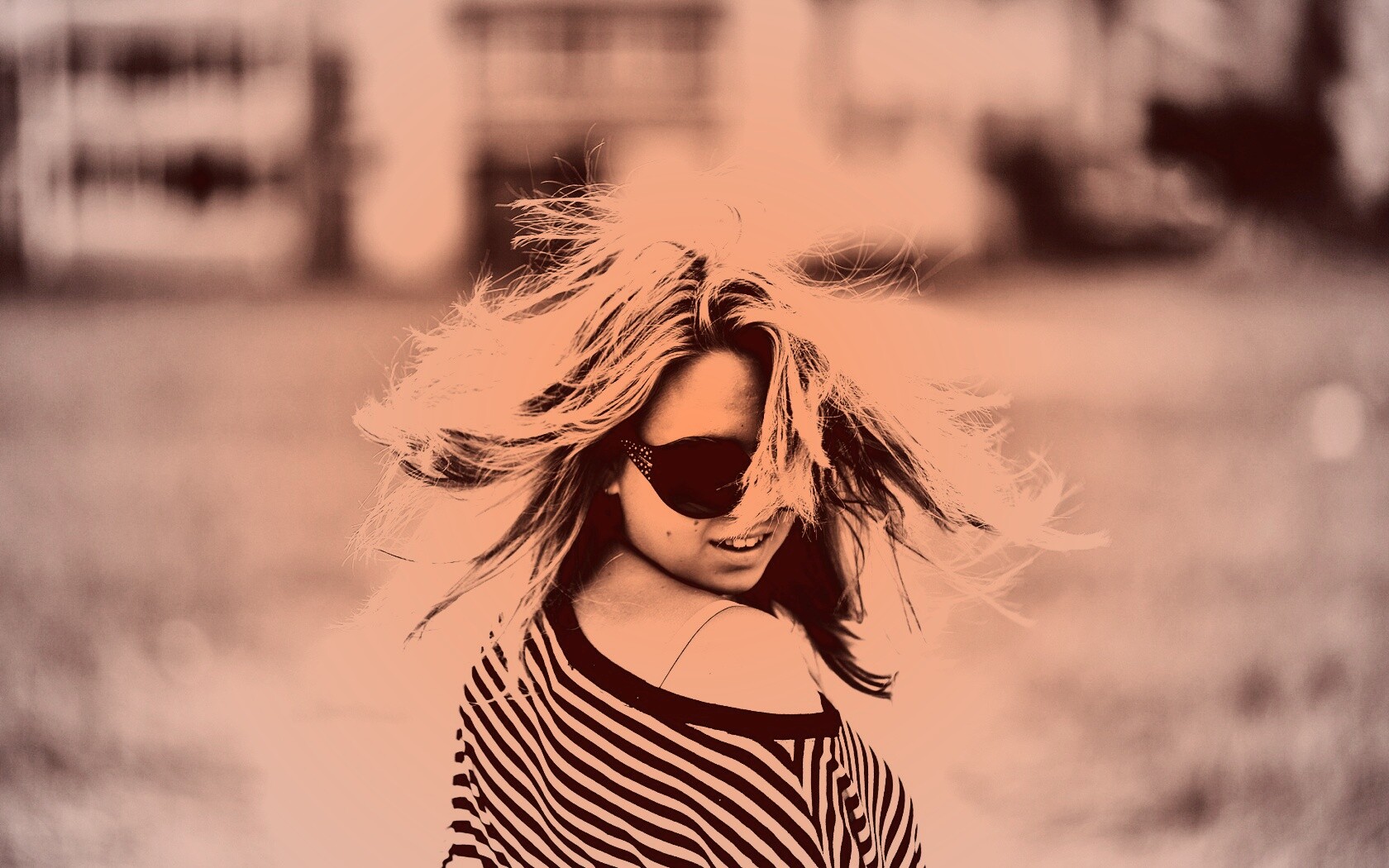 Девушка в тельняшке обои