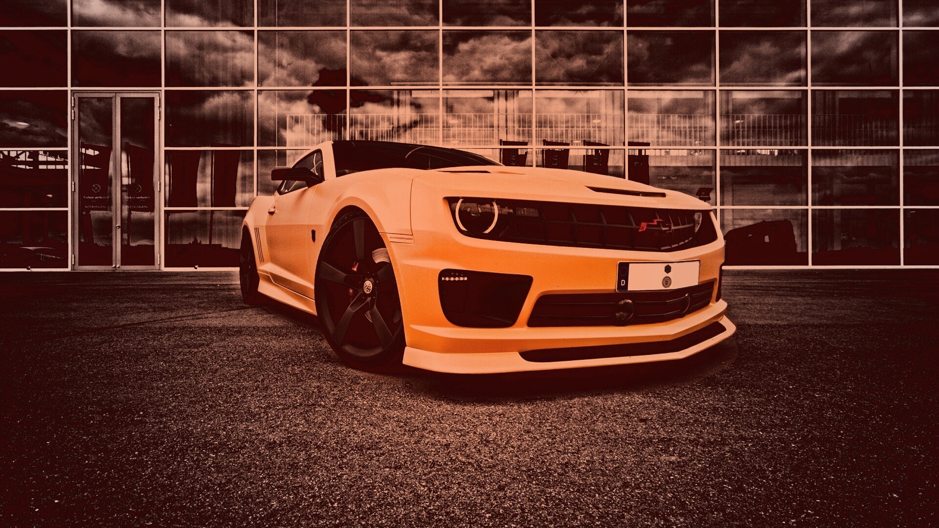 Желтый монстр обои