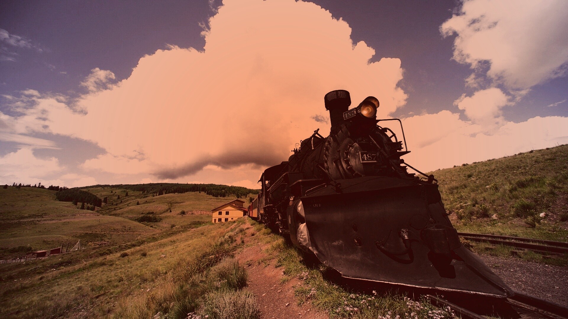 Паровоз на деревенской станции обои
