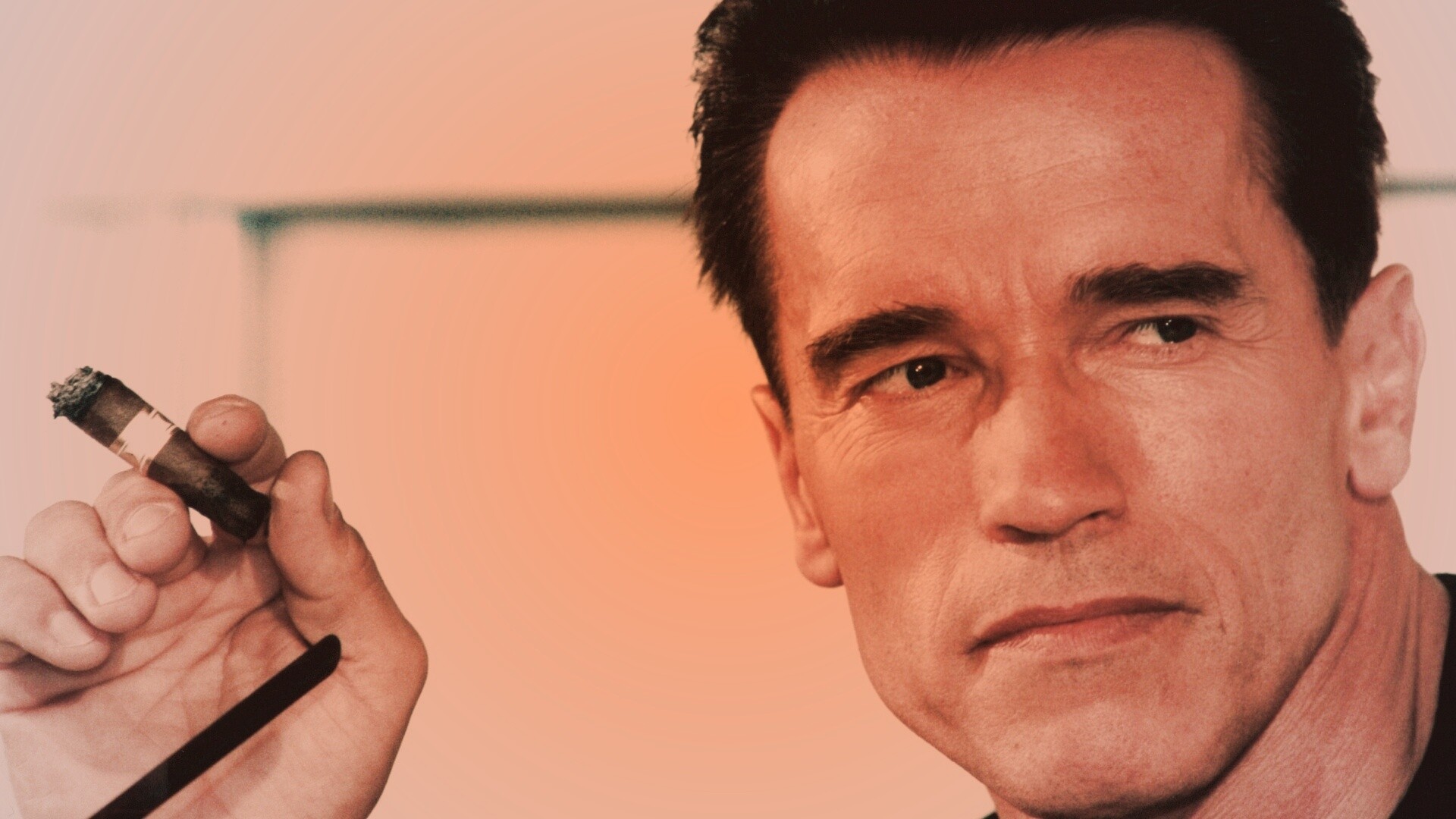 Арнольд Шварцнеггер с сигарой обои