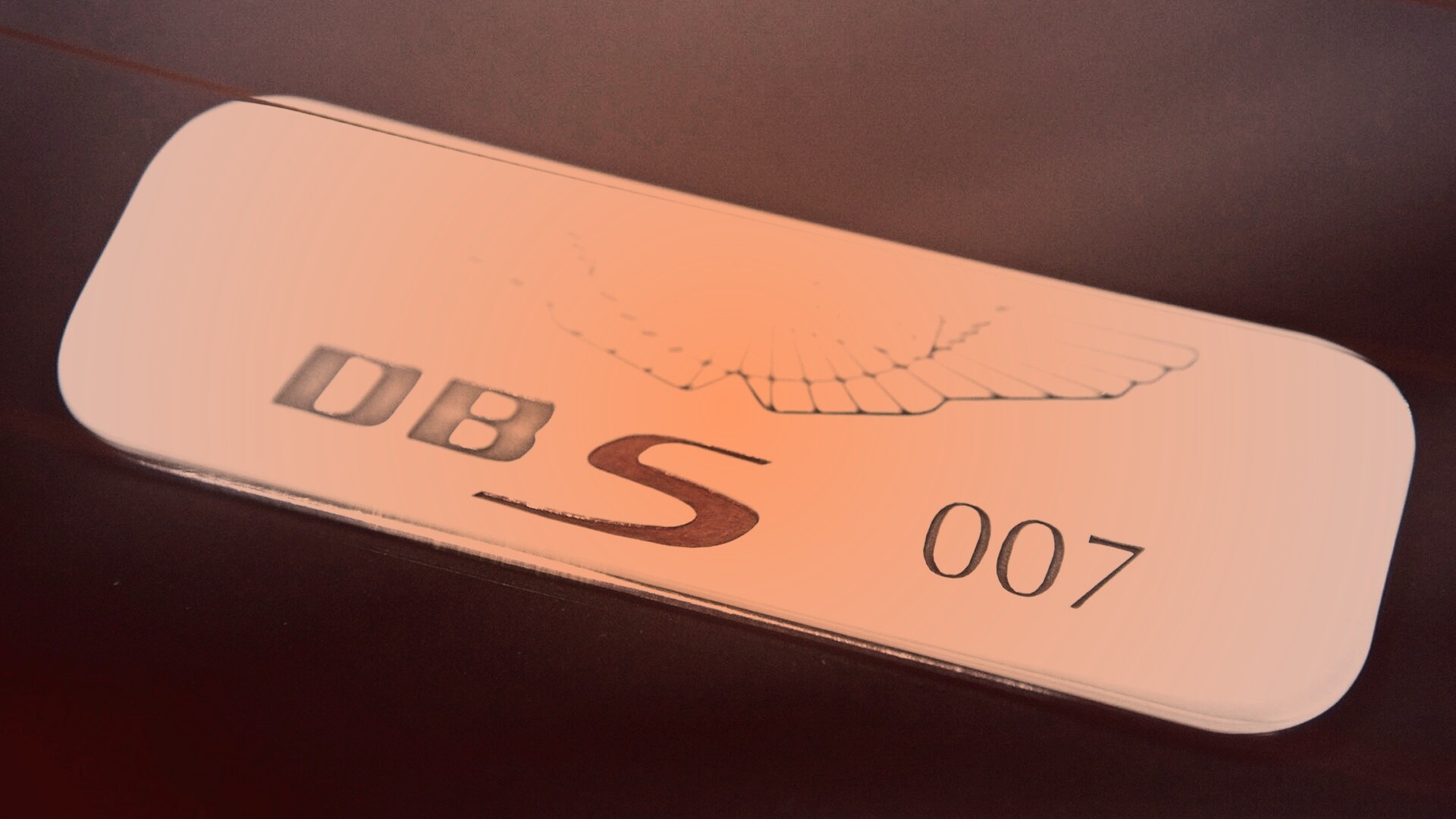 Астон Мартин Джеймса Бонда, табличка обои