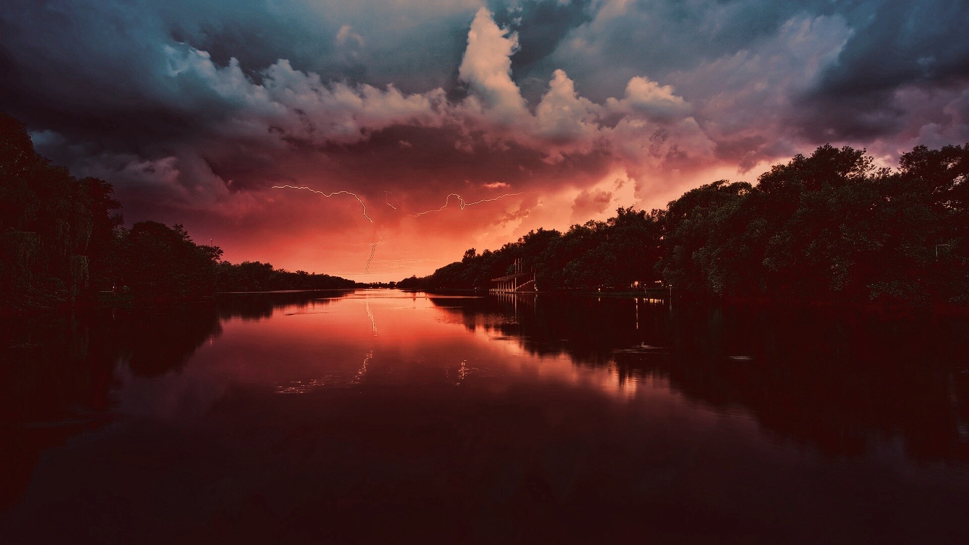 Молнии на фоне заката, стандартные обои mac обои