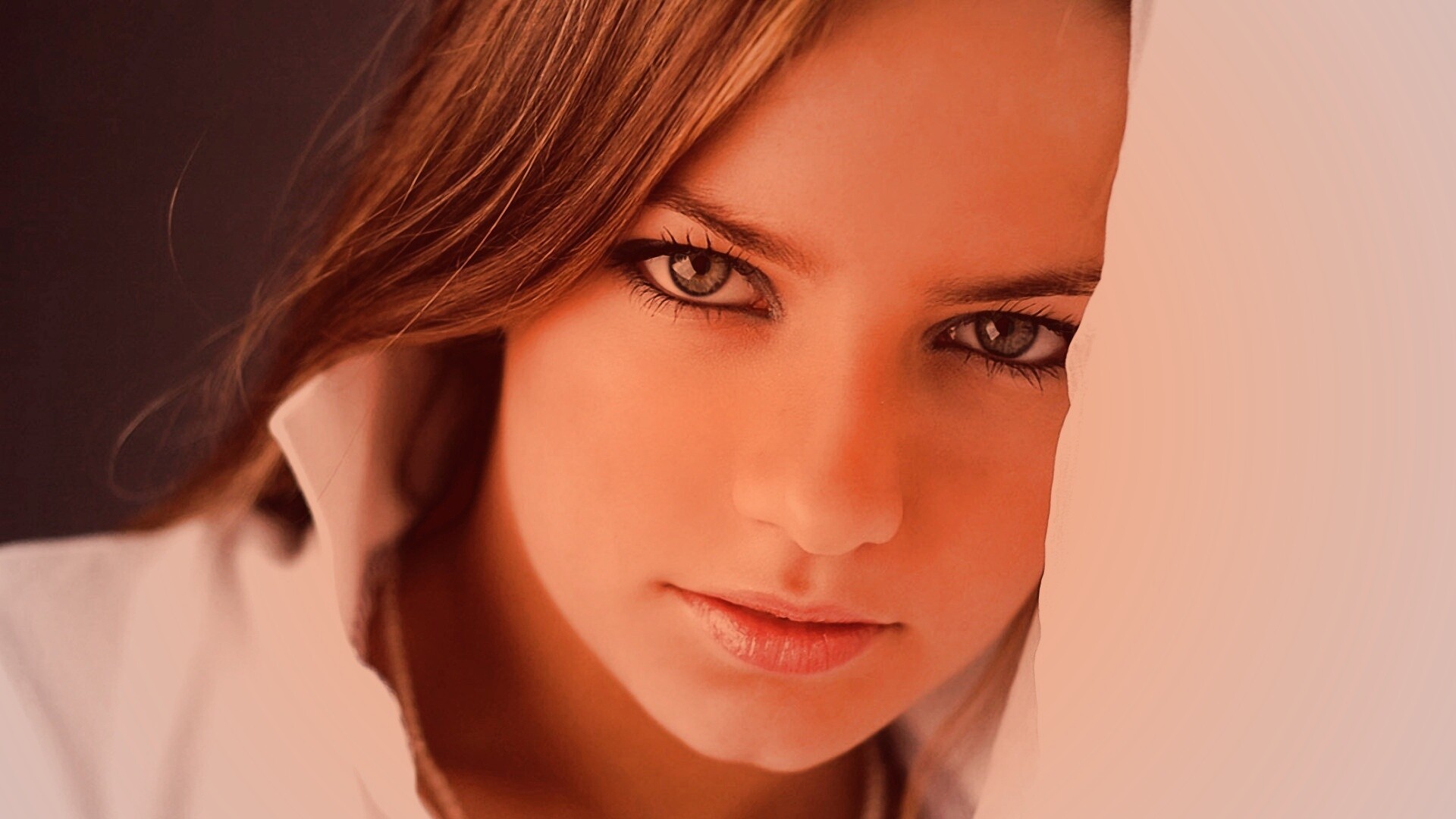 Красивая молодая девушка обои