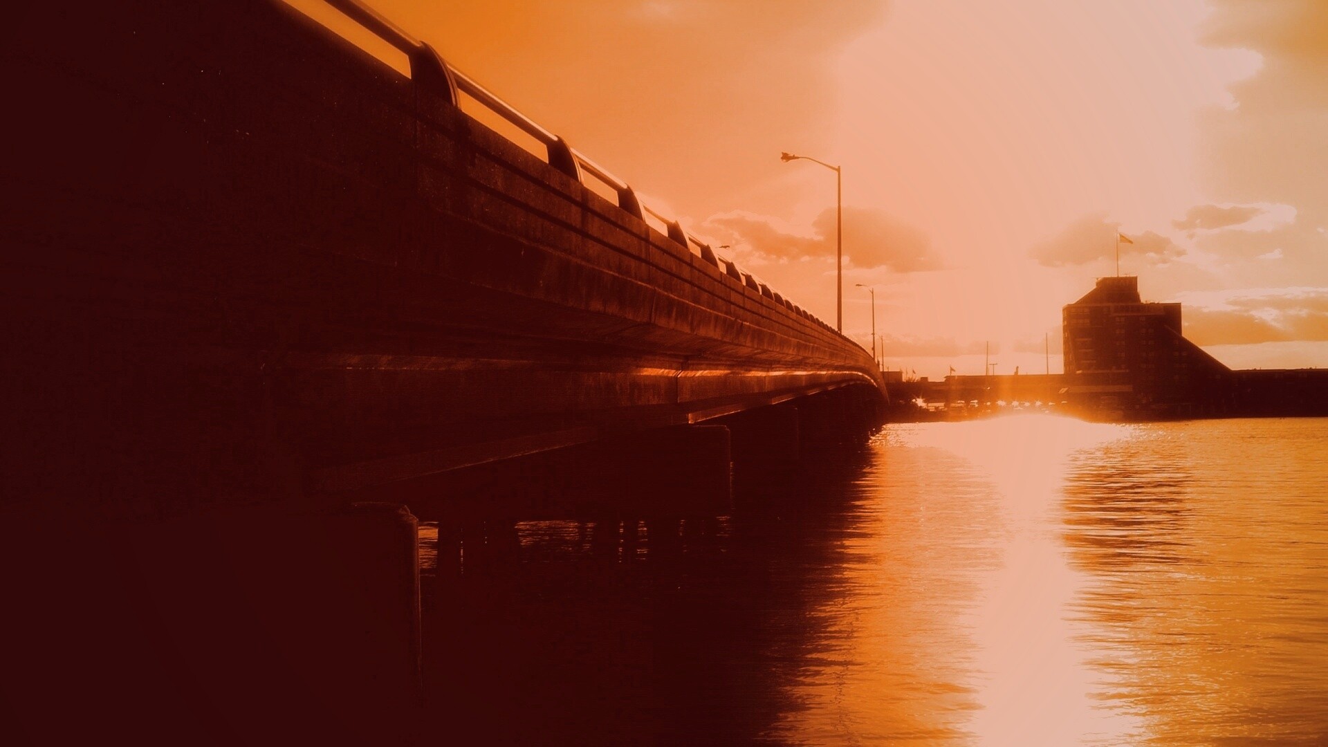 Залитый солнцем мост обои